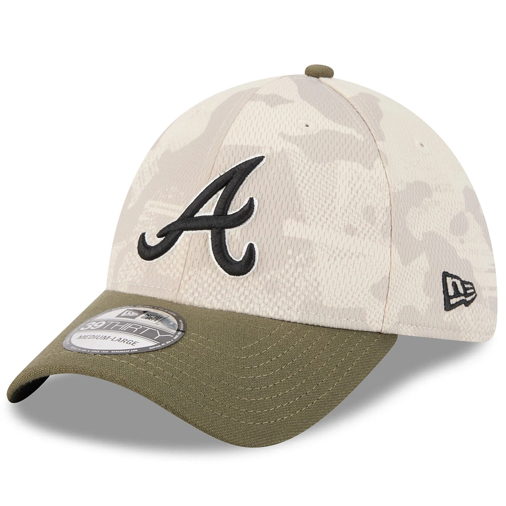Men's New Era Light Beige/Olive Atlanta Braves 2025 Armed Forces Day 39THIRTY Flex Hat