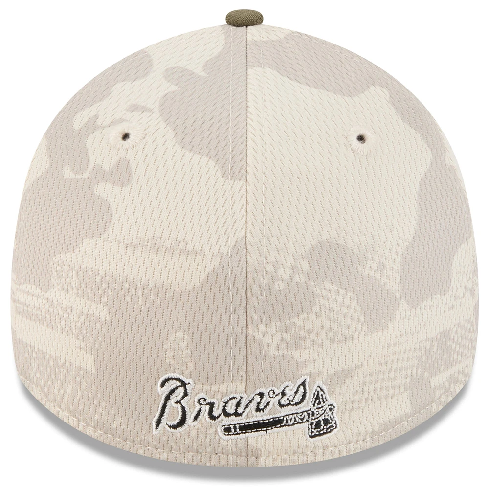 Men's New Era Light Beige/Olive Atlanta Braves 2025 Armed Forces Day 39THIRTY Flex Hat