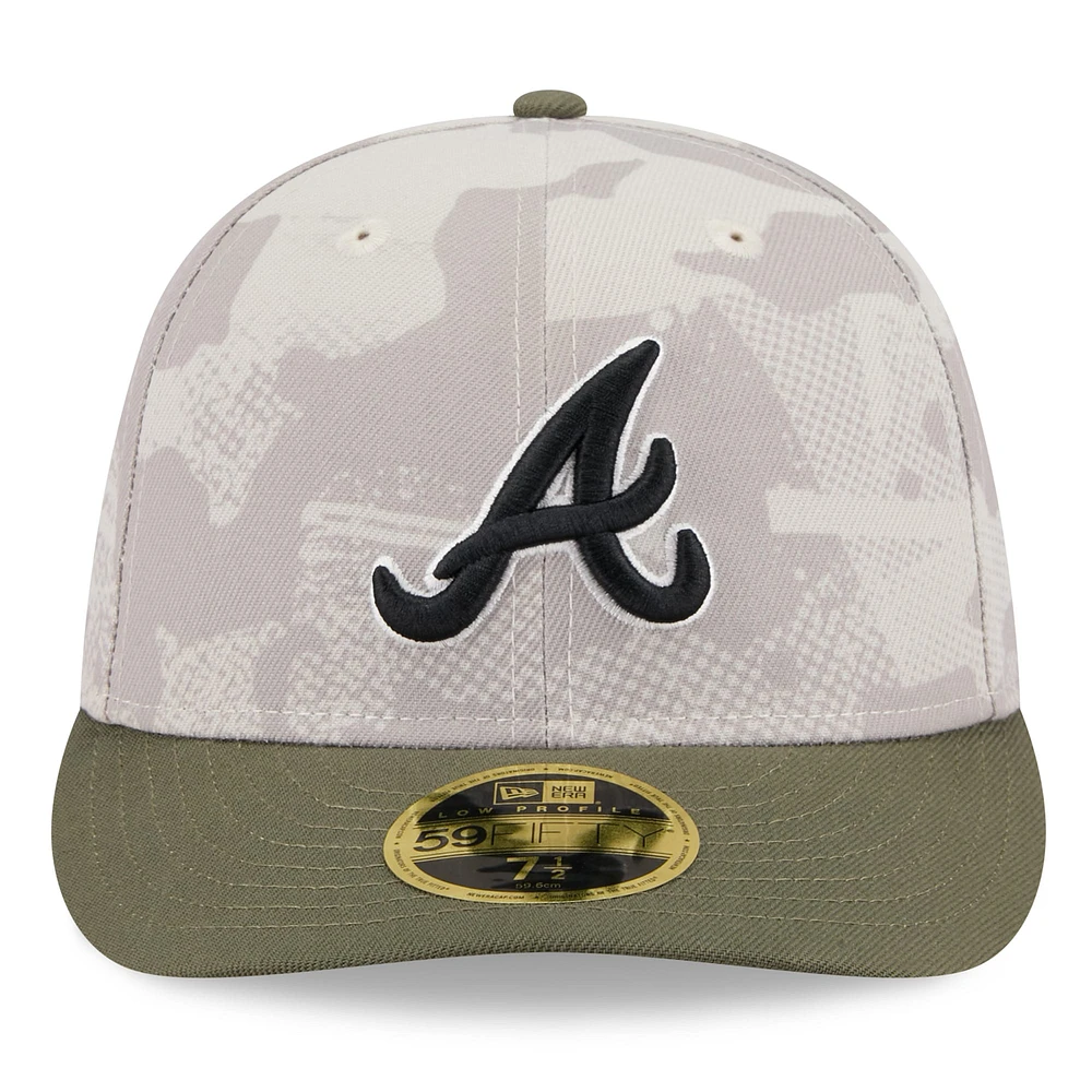 Casquette ajustée 59FIFTY Atlanta Braves 2025 Armed Forces Day pour homme, beige clair/olive, New Era