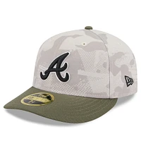 Casquette ajustée 59FIFTY Atlanta Braves 2025 Armed Forces Day pour homme, beige clair/olive, New Era
