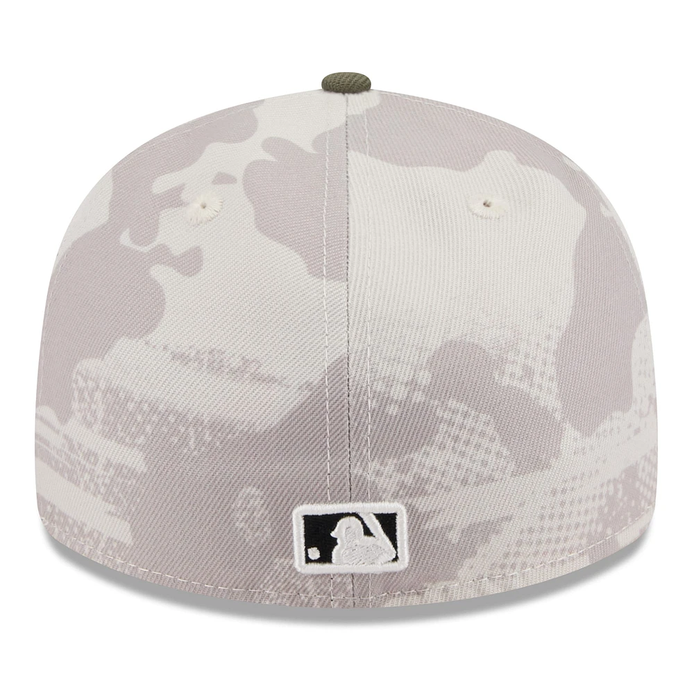 Casquette ajustée 59FIFTY Atlanta Braves 2025 Armed Forces Day pour homme, beige clair/olive, New Era