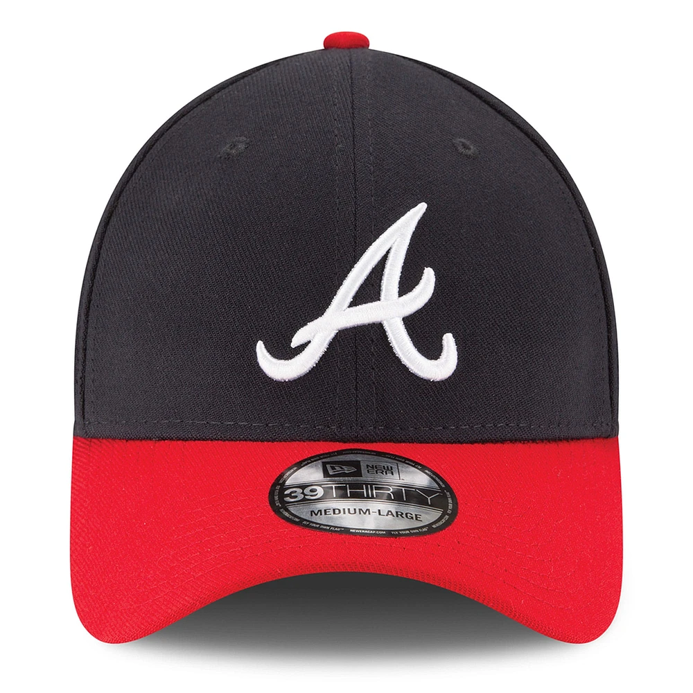 Casquette 39THIRTY Flex bleu marine/rouge pour homme Atlanta Braves 2024 MLB Postseason Side Patch New Era