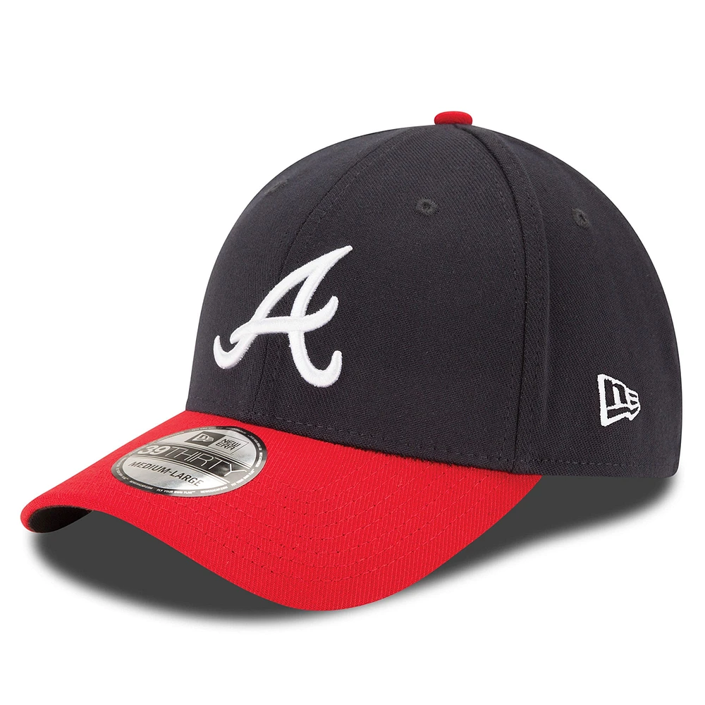 Casquette 39THIRTY Flex bleu marine/rouge pour homme Atlanta Braves 2024 MLB Postseason Side Patch New Era