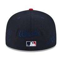 Casquette ajustée 59FIFTY à logo multiple des Atlanta Braves New Era pour hommes, bleu marine/rouge