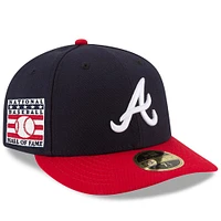 Casquette ajustée 59FIFTY à profil bas du Temple de la renommée baseball national des Braves d'Atlanta New Era bleu marine/rouge pour hommes