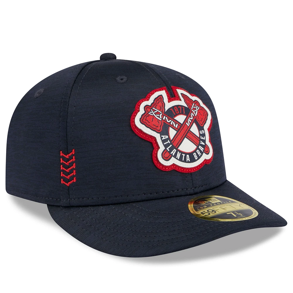 Casquette ajustée 59FIFTY à profil bas Atlanta Braves 2024 Clubhouse New Era pour hommes, bleu marine