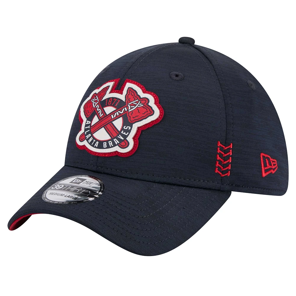 Men's New Era  Navy Atlanta Braves 2024 MLB Clubhouse 39THIRTY Flex Fit Hat