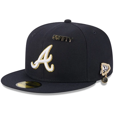 Casquette ajustée New Era bleu marine Atlanta Braves 2025 59FIFTY Day avec épingles