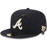 Casquette ajustée New Era bleu marine Atlanta Braves 2025 59FIFTY Day avec épingles