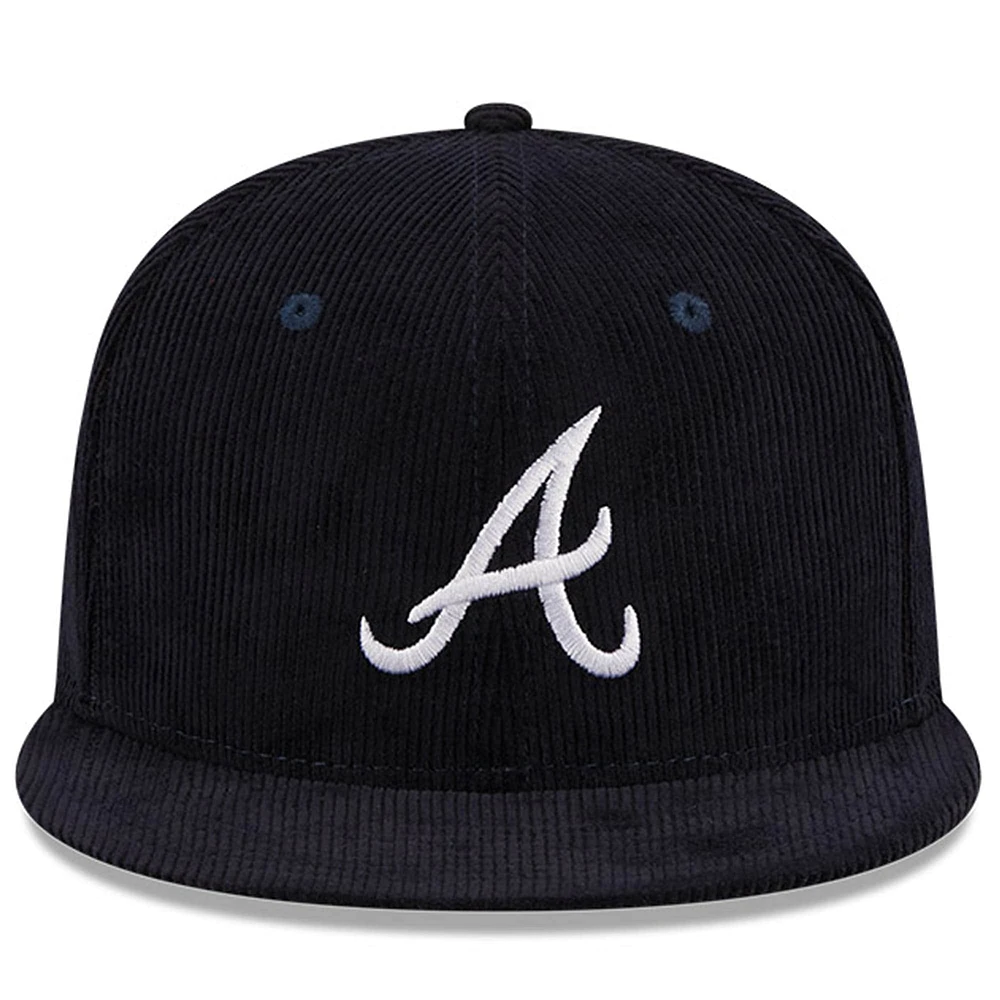 Casquette ajustée 59FIFTY en velours côtelé bleu marine Atlanta Braves New Era pour hommes