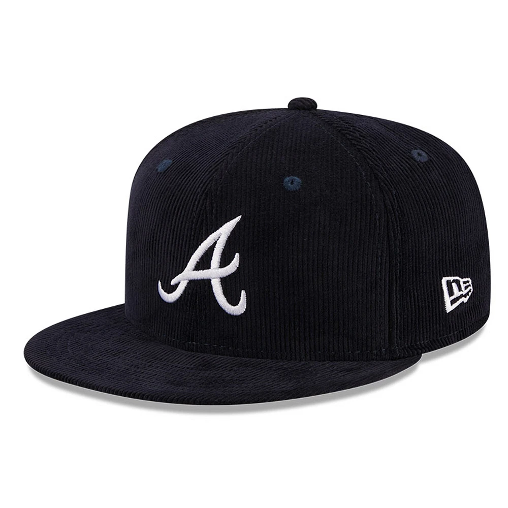 Casquette ajustée 59FIFTY en velours côtelé bleu marine Atlanta Braves New Era pour hommes