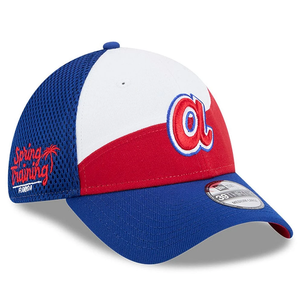 Casquette d'entraînement de printemps 39THIRTY Flex New Era Royal/Rouge Atlanta Braves 2025 pour homme