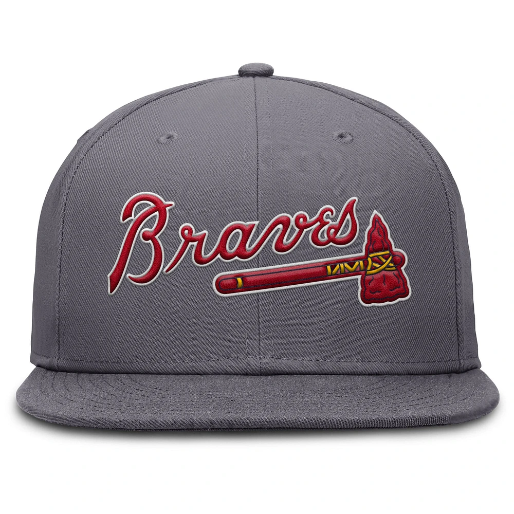 Casquette Nike Performance True Fitted grise pour homme des Atlanta Braves