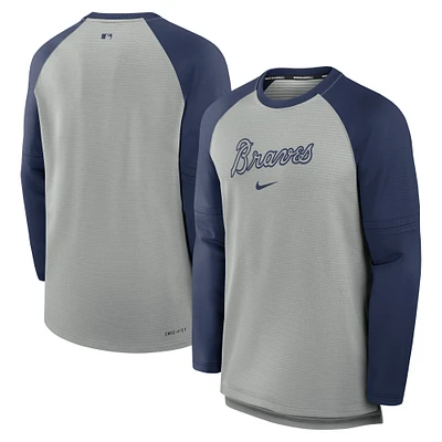 T-shirt à manches longues Nike Atlanta Braves Authentic Collection Game Time Raglan Performance pour homme, gris chiné/bleu marine