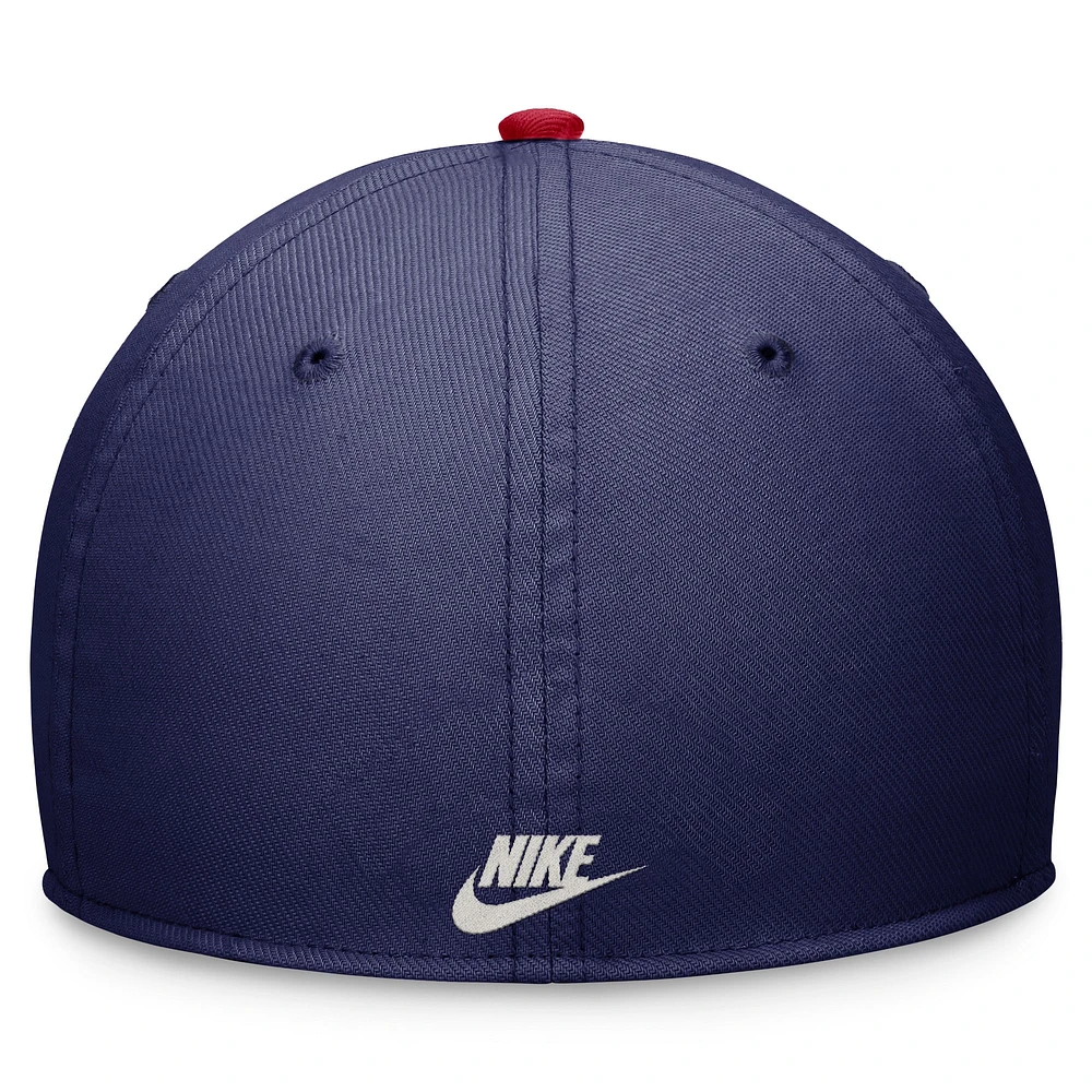 Casquette de performance Rewind Swooshflex Nike des Braves d'Atlanta Cooperstown pour hommes, bleu marine/rouge