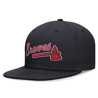 Casquette ajustée Nike True Performance bleu marine pour homme des Atlanta Braves