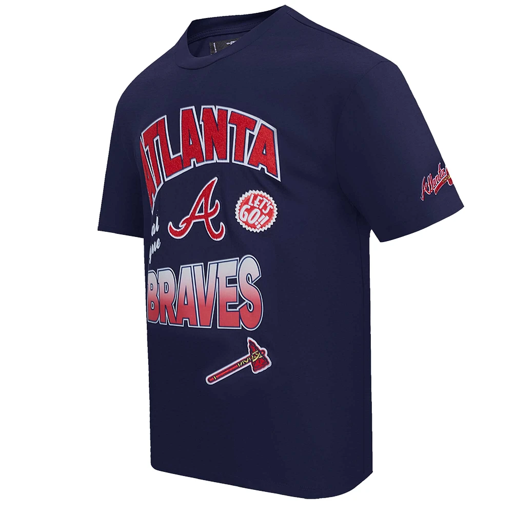 T-shirt à épaules tombantes Turn It Up Pro Standard bleu marine pour homme des Atlanta Braves