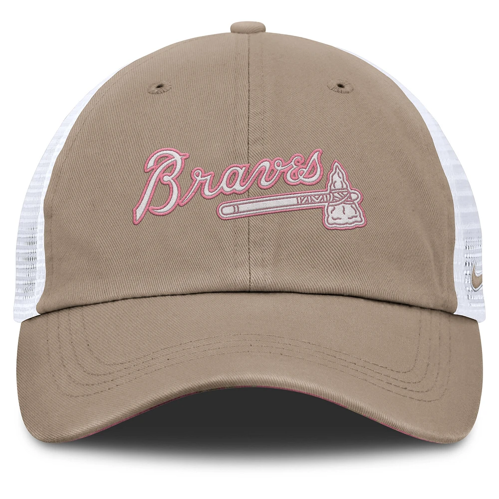 Casquette ajustable Nike kaki/blanche Atlanta Braves Club Trucker unisexe