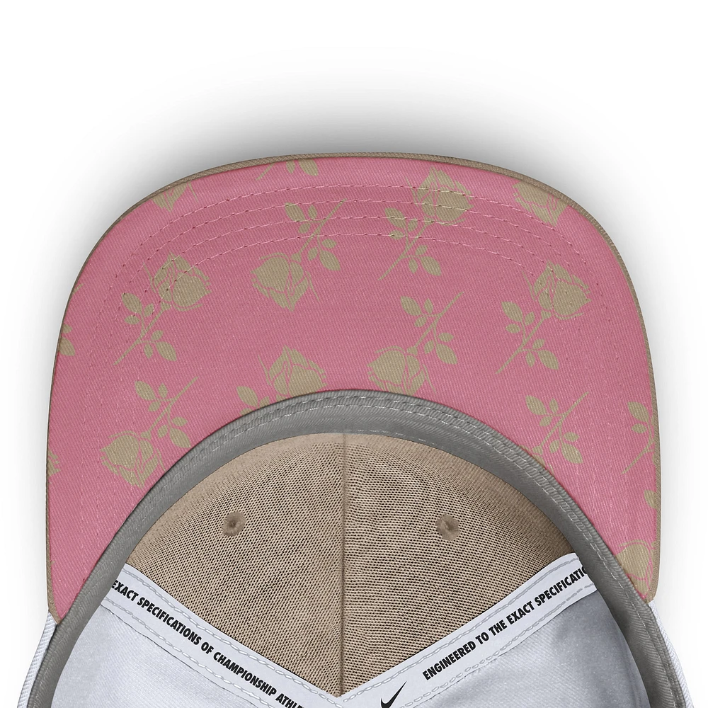 Casquette ajustable Nike kaki/blanche Atlanta Braves Club Trucker unisexe