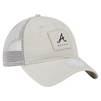Casquette ajustable 9TWENTY à point carré beige clair des Braves d'Atlanta de New Era pour femme