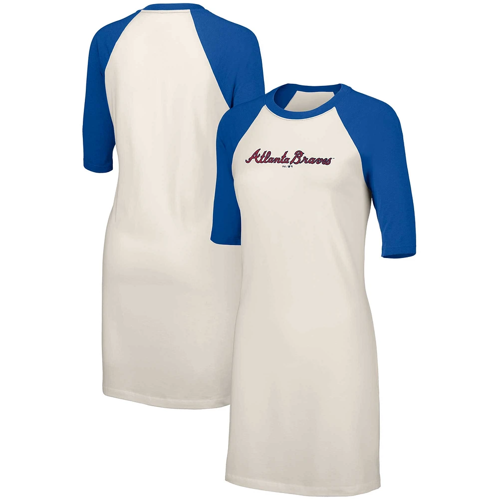 Robe t-shirt en trois mélanges à manches mi-longues pour femmes, blanc Lusso Atlanta Braves Nettie Raglan