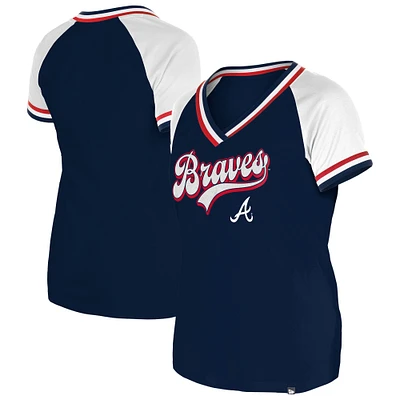 T-shirt à col en V raglan Atlanta Braves Gameday New Era bleu marine pour femme