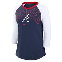 T-shirt tri-mélange raglan à manches 3/4 Nike pour femmes, bleu marine/blanc, Atlanta Braves Knockout Arch