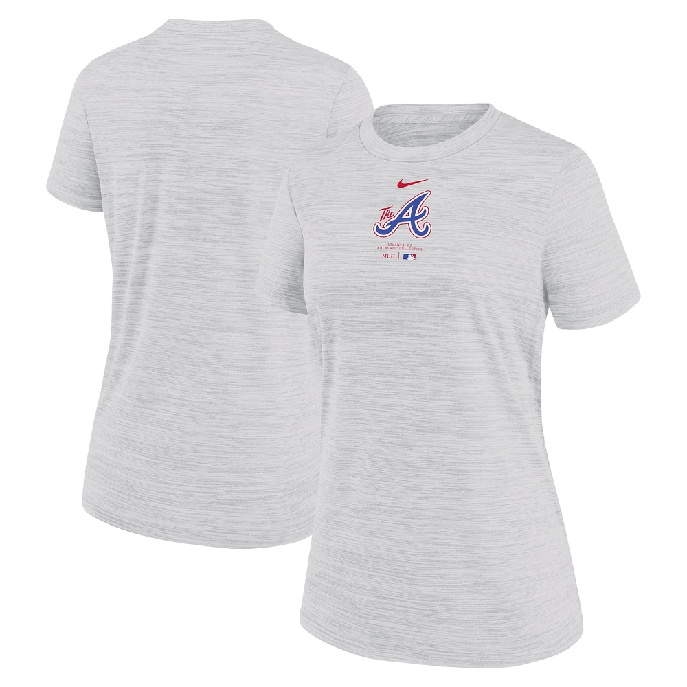 T-shirt Nike Atlanta Braves City Connect Practice Velocity blanc pour femme