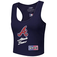 Débardeur court ajusté Pro Standard Atlanta Braves Fast Lane pour femme bleu marine