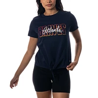 T-shirt torsadé sur le devant des Braves d'Atlanta The Wild Collective pour femmes, bleu marine