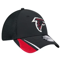 Men's New Era  Black Atlanta Falcons Linear 39THIRTY Flex Hat