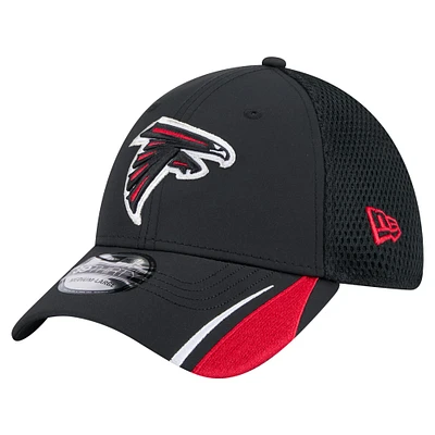 Men's New Era  Black Atlanta Falcons Linear 39THIRTY Flex Hat
