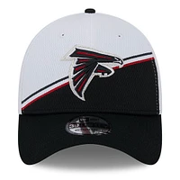 Casquette Flexline 39THIRTY pour homme Atlanta Falcons 2023 Sideline New Era, blanc/noir