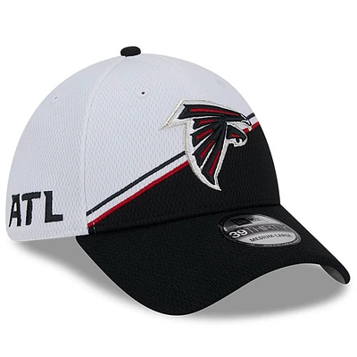 Casquette Flexline 39THIRTY pour homme Atlanta Falcons 2023 Sideline New Era, blanc/noir