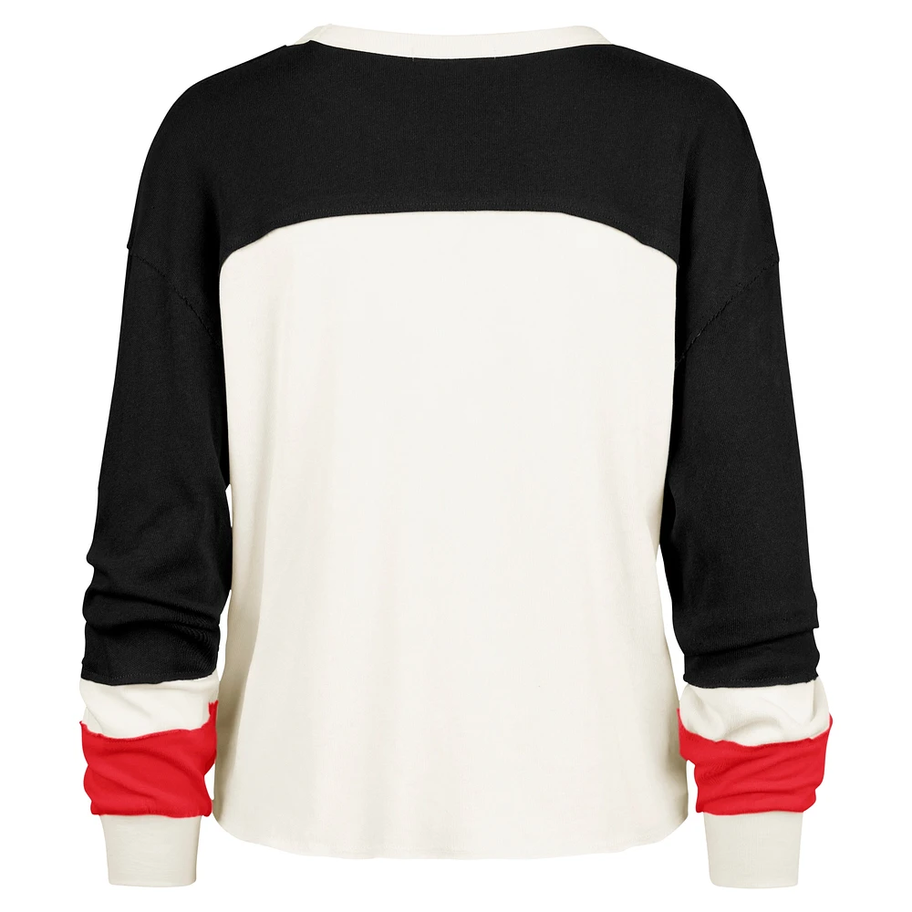 Haut court à manches longues raglan Double Header Curve '47 Cream pour femme des Falcons d'Atlanta