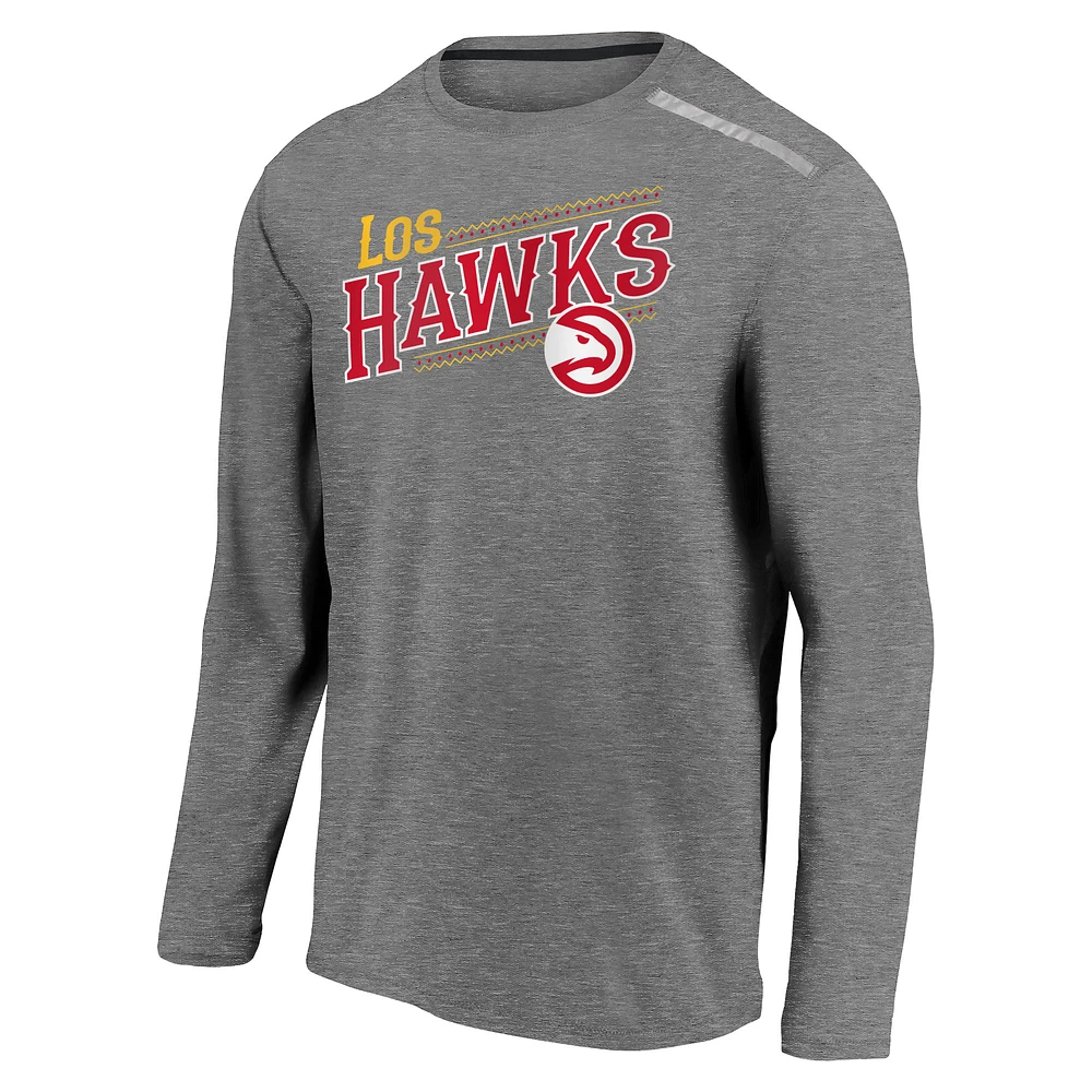 T-shirt à manches longues de tir authentique pour hommes Fanatics Heather Charcoal Atlanta Hawks 2021 Noches Éne-Bé-A