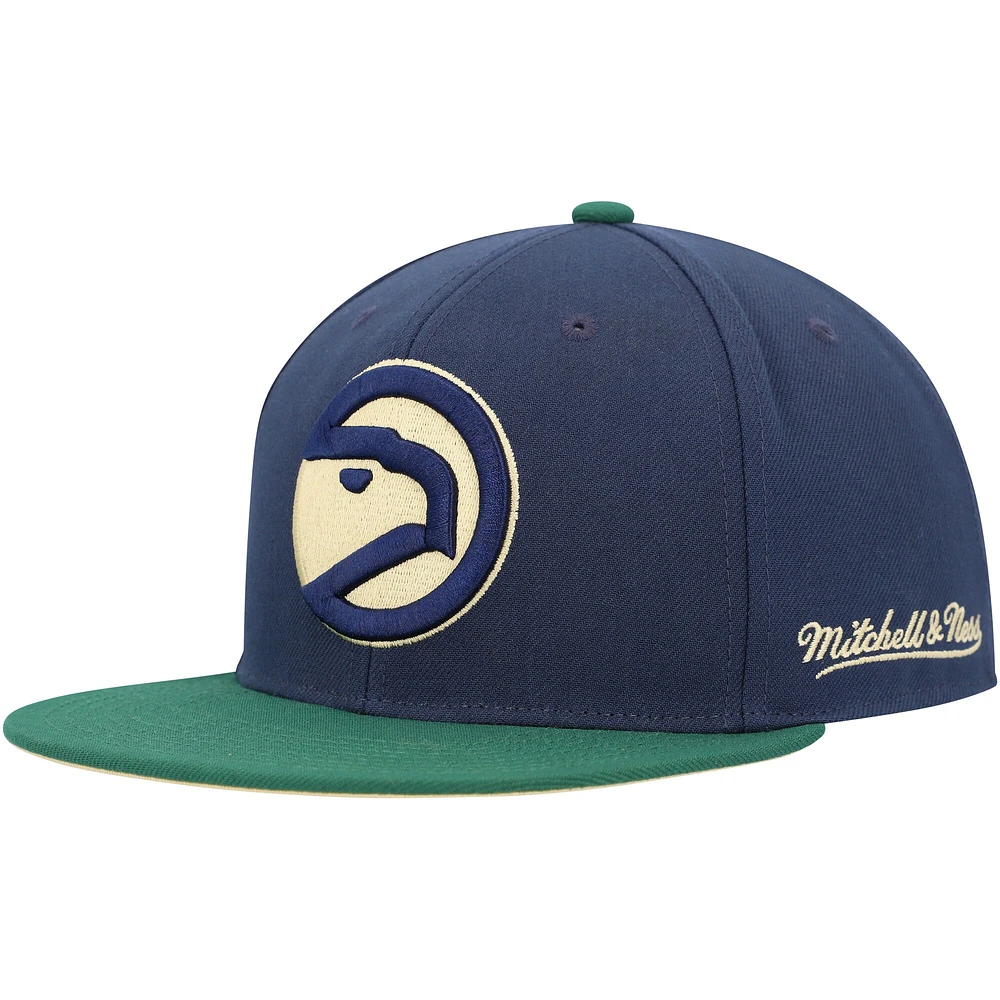 Casquette ajustée Mitchell & Ness bleu marine/vert Atlanta Hawks 25 Seasons Hardwood Classics Grassland pour hommes