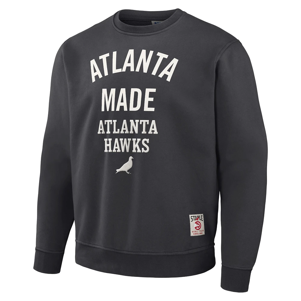 Sweat-shirt en peluche NBA x Staple anthracite Atlanta Hawks Pigeon pour hommes