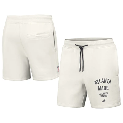 Short en polaire épais pour hommes NFL x Staple crème Atlanta Hawks Pigeon