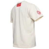 T-shirt premium NBA x Two Hype Cream pour homme de la collection Culture & Hoops des Atlanta Hawks