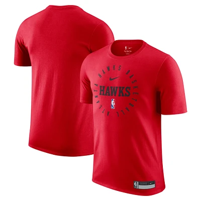 T-shirt Nike rouge Atlanta Hawks 2024/25 Legend pour homme, entraînement sur le terrain