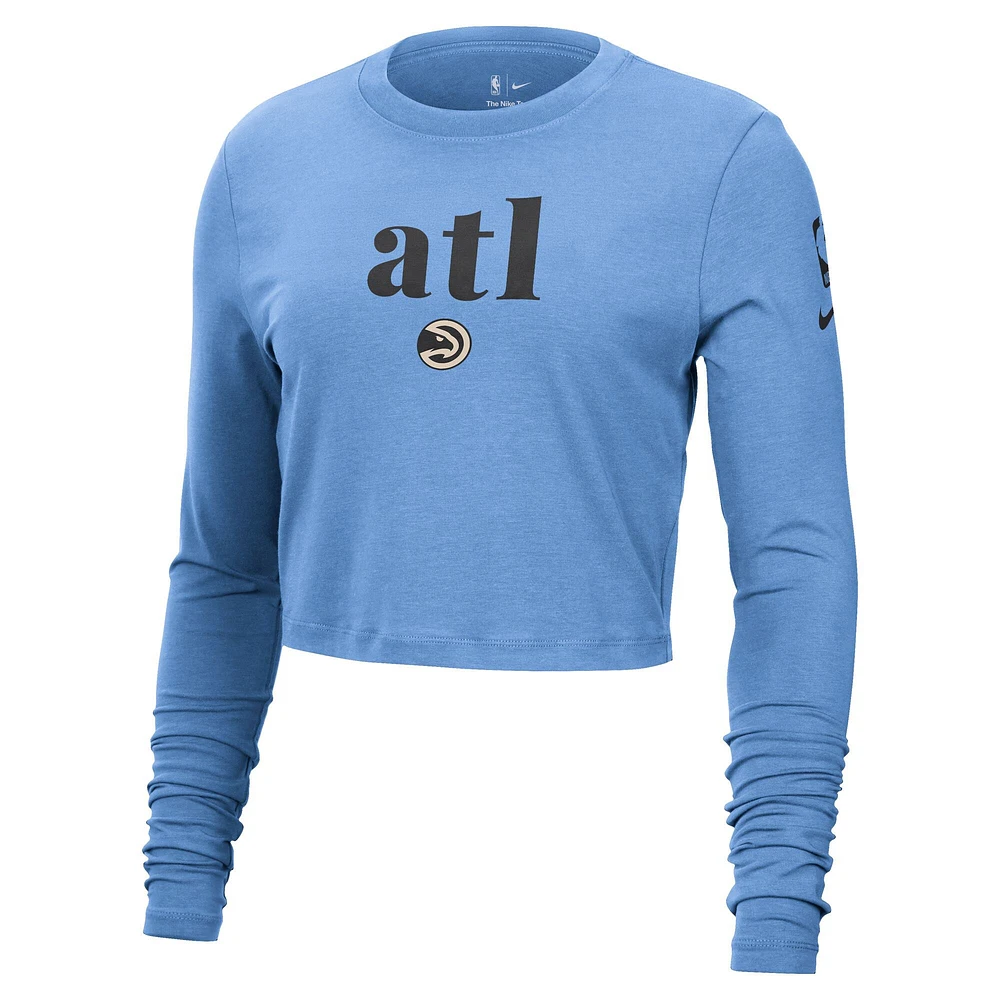T-shirt court à manches longues et coupe slim pour femme Nike Atlanta Hawks City Edition 2024/25 Essential Logo bleu clair