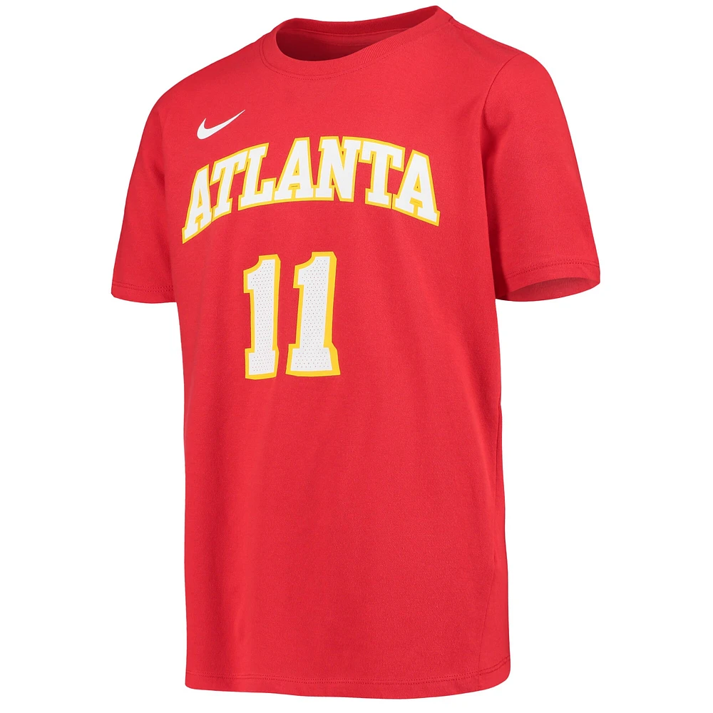 T-shirt de performance avec nom et numéro Nike Trae Young Atlanta Hawks pour jeune, rouge