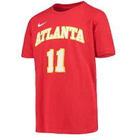 T-shirt de performance avec nom et numéro Nike Trae Young Atlanta Hawks pour jeune, rouge