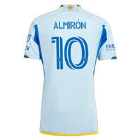 Maillot de joueur authentique adidas Miguel Almiron bleu clair Atlanta United FC 2024 The Resurgens Kit pour homme