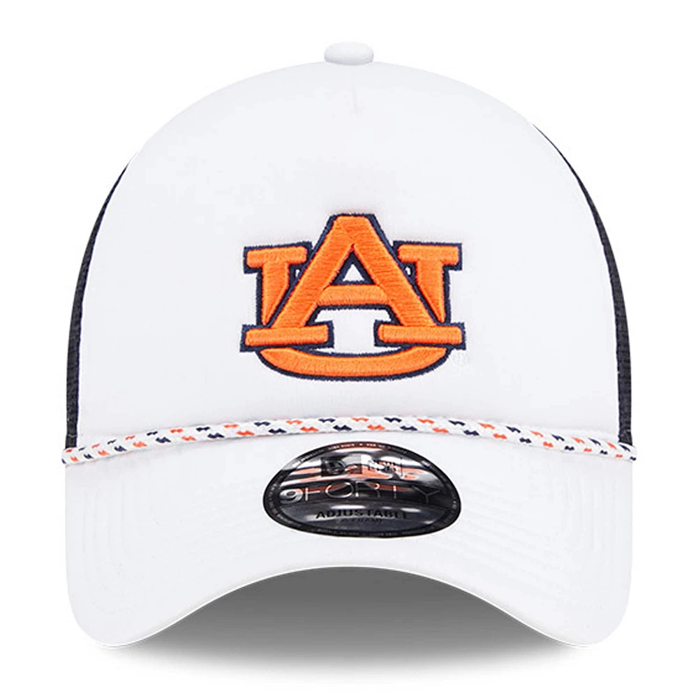 Casquette de camionneur réglable en mousse A-Frame 9FORTY Auburn Tigers Court Sport New Era blanc/bleu marine pour hommes