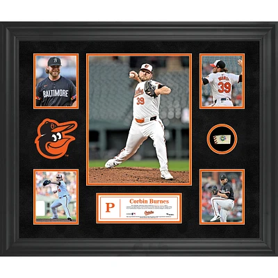 Collage encadré de 5 photos des Orioles de Baltimore de Corbin Burnes avec un morceau de ballon utilisé lors du match