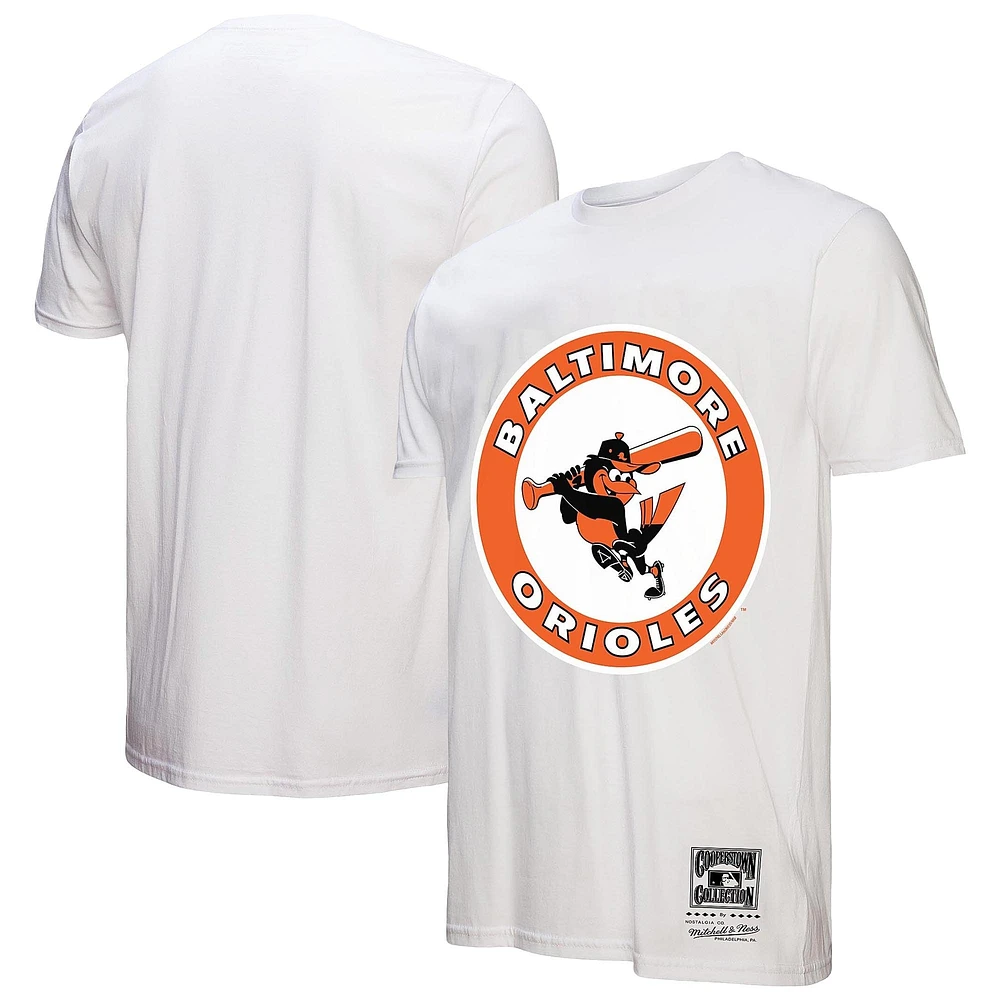 T-shirt blanc avec logo de la collection Cooperstown des Baltimore Orioles Mitchell & Ness pour homme