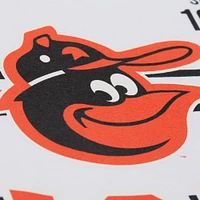 T-shirt blanc Mitchell & Ness pour homme, collection Cooperstown, « Origines de l'équipe » des Baltimore Orioles