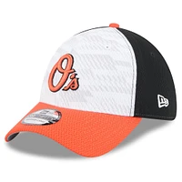 Men's New Era Black/Orange Baltimore Orioles 2025 MLB Clubhouse 39THIRTY Flex Hat
